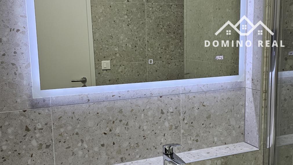 Ešte neobývaný, krásny, úplne zariadený byt s veľkou terasou