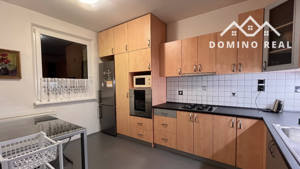 slnečný, kompletne zariadený a zrekonštruovaný byt