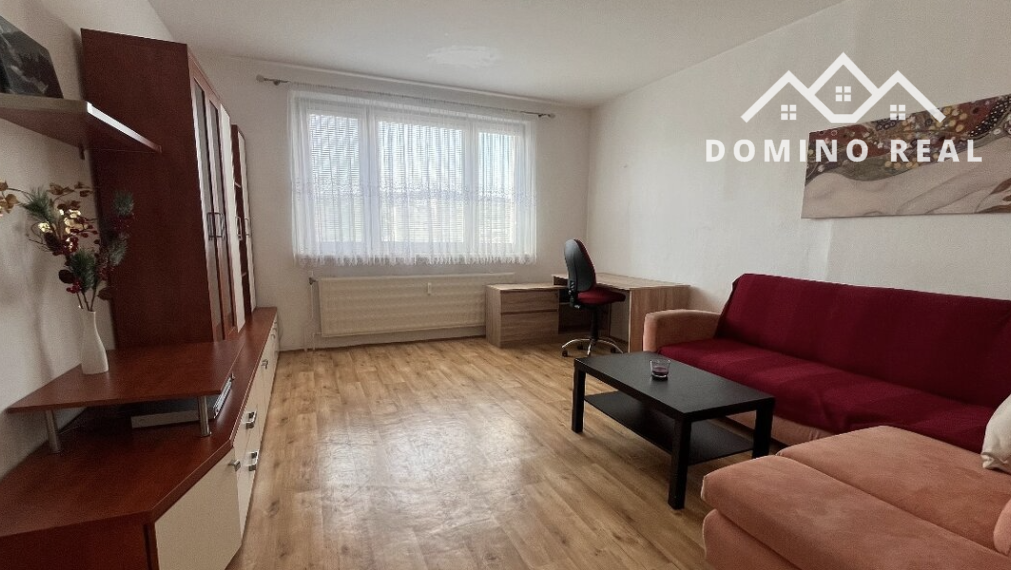 slnečný, kompletne zariadený a zrekonštruovaný byt