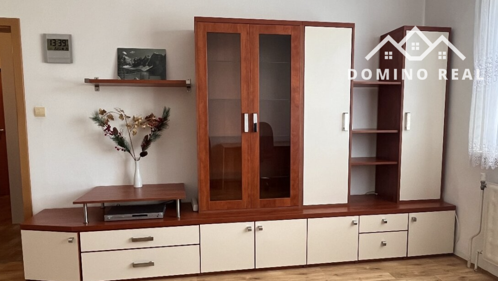 slnečný, kompletne zariadený a zrekonštruovaný byt