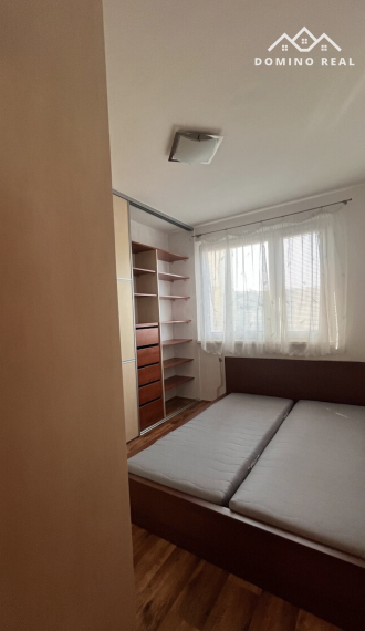 slnečný, kompletne zariadený a zrekonštruovaný byt