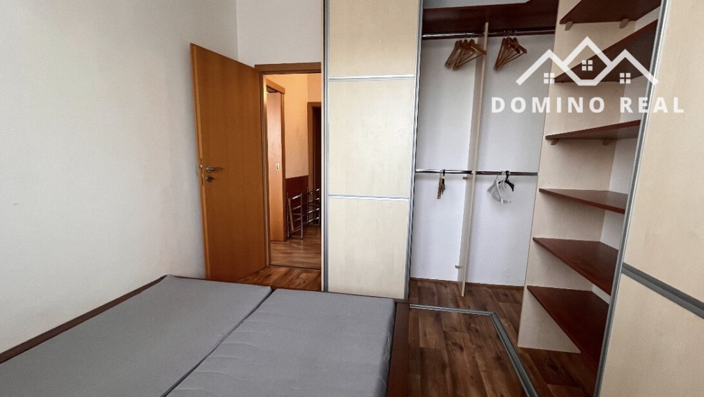 slnečný, kompletne zariadený a zrekonštruovaný byt