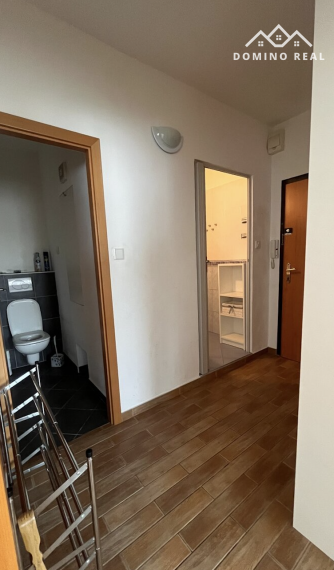 slnečný, kompletne zariadený a zrekonštruovaný byt