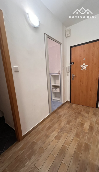 slnečný, kompletne zariadený a zrekonštruovaný byt