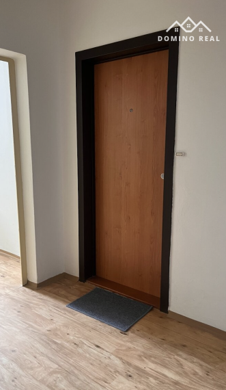 slnečný, kompletne zariadený a zrekonštruovaný byt