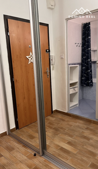 slnečný, kompletne zariadený a zrekonštruovaný byt