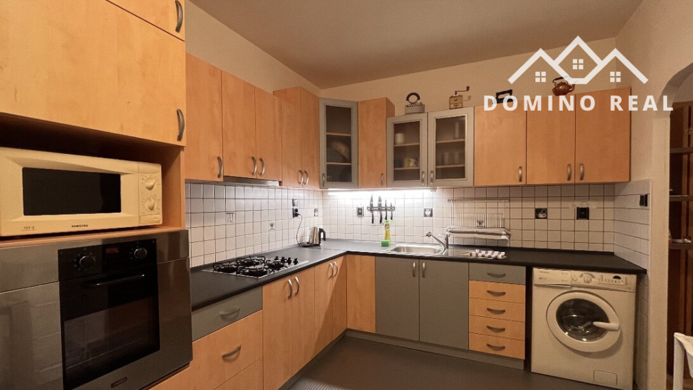 slnečný, kompletne zariadený a zrekonštruovaný byt