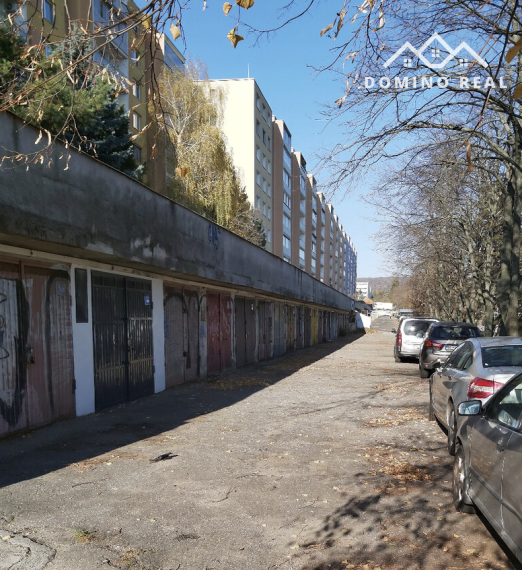 garáž v Karlovej Vsi na predaj