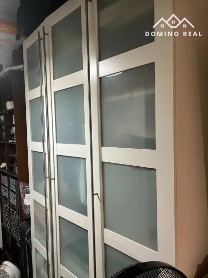 garzónka s balkónom a garážovým státím