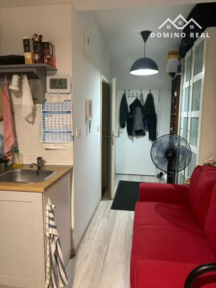 garzónka s balkónom a garážovým státím