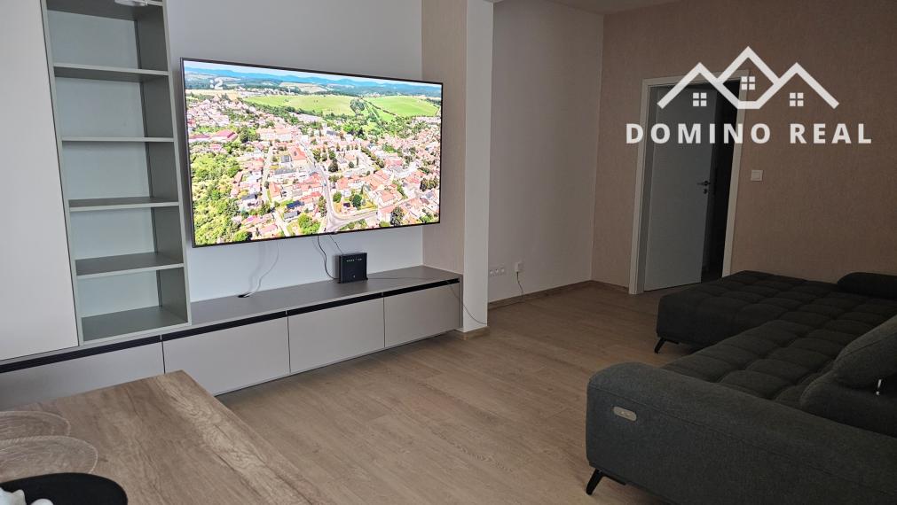 Ešte neobývaný, krásny, úplne zariadený byt s veľkou terasou