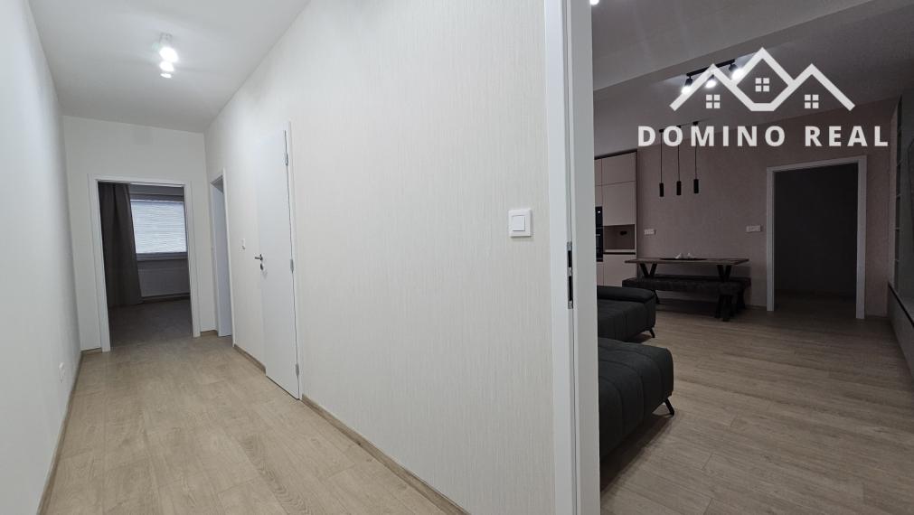 Ešte neobývaný, krásny, úplne zariadený byt s veľkou terasou