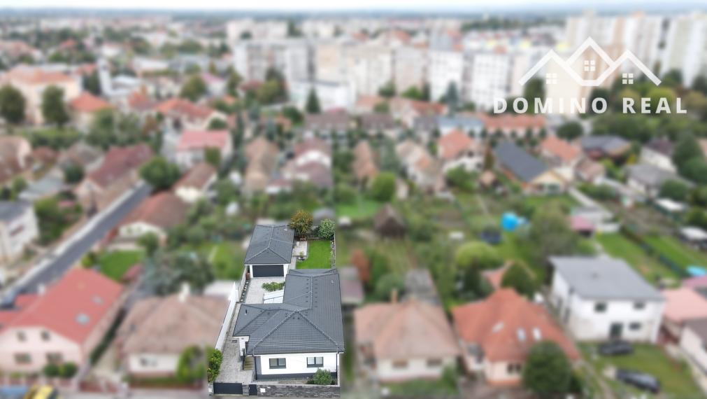 Rodinný dom so samostatnou bytovou jednotkou a dvojgarážou