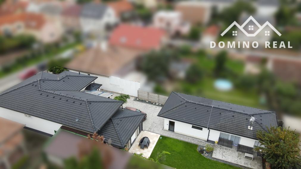 Rodinný dom so samostatnou bytovou jednotkou a dvojgarážou