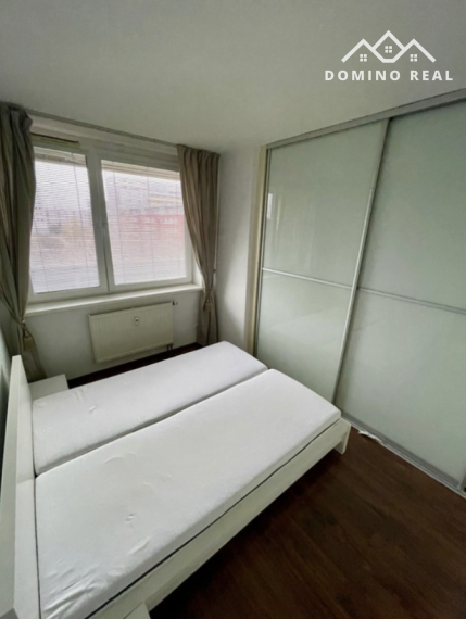 ihneď voľný 2-izbový byt s garážovým státím