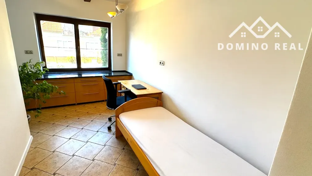 priestranný zariadený 3-izbový byt s terasou