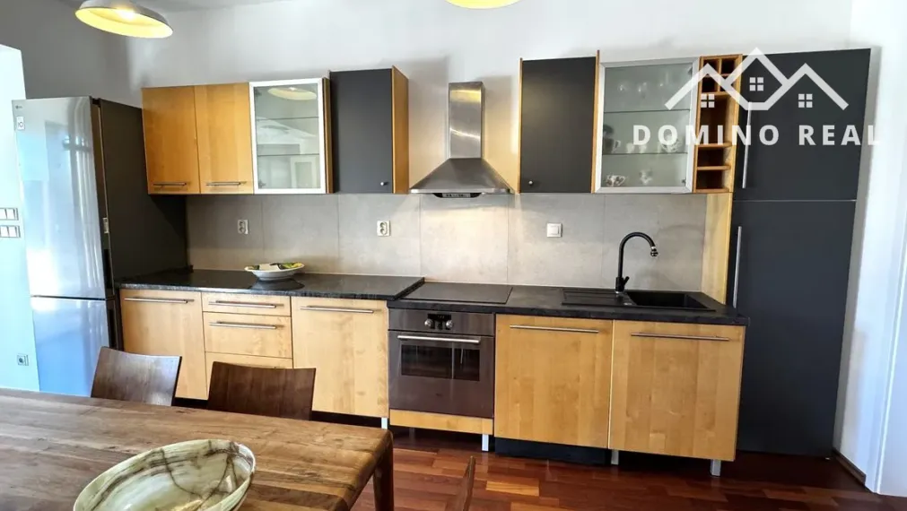 priestranný zariadený 3-izbový byt s terasou