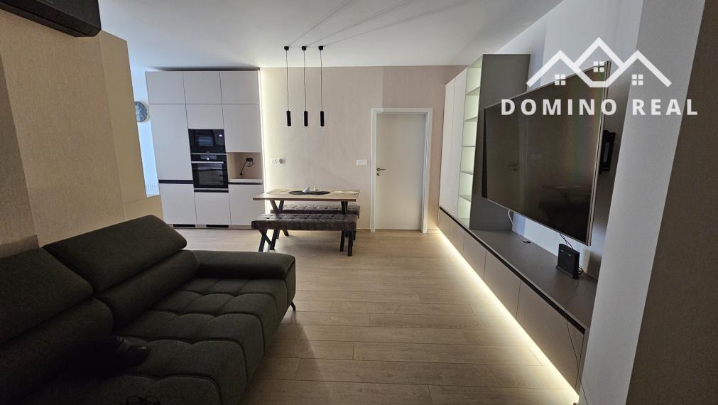 Ešte neobývaný, krásny, úplne zariadený byt s veľkou terasou