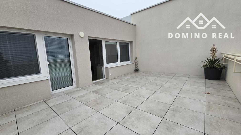 Ešte neobývaný, krásny, úplne zariadený byt s veľkou terasou