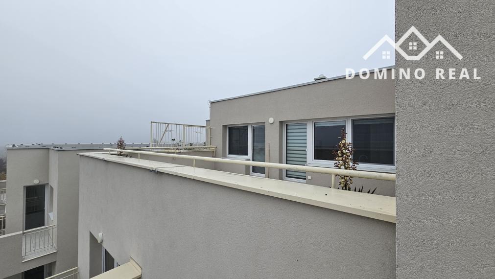 Ešte neobývaný, krásny, úplne zariadený byt s veľkou terasou