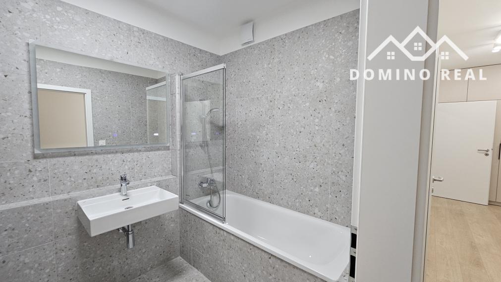 Ešte neobývaný, krásny, úplne zariadený byt s veľkou terasou