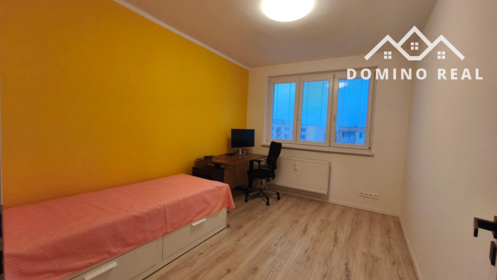 3-izbový byt s balkónom a loggiou v Ružinove na prenájom