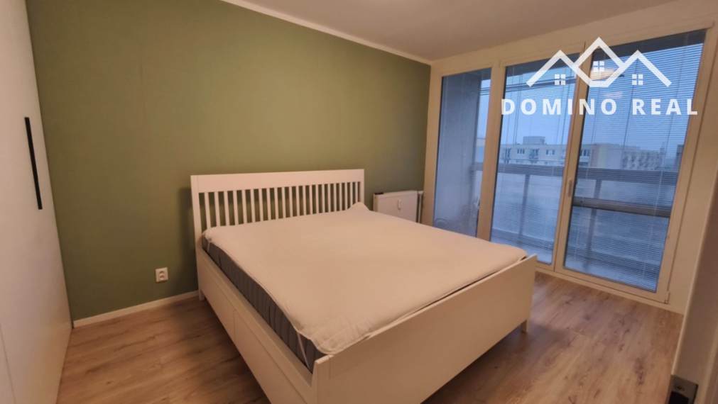 3-izbový byt s balkónom a loggiou v Ružinove na prenájom