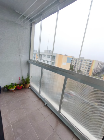 3-izbový byt s balkónom a loggiou v Ružinove na prenájom