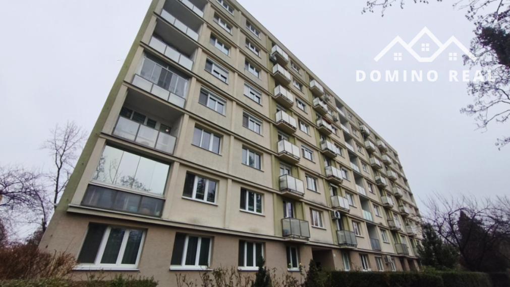 3-izbový byt s balkónom a loggiou v Ružinove na prenájom