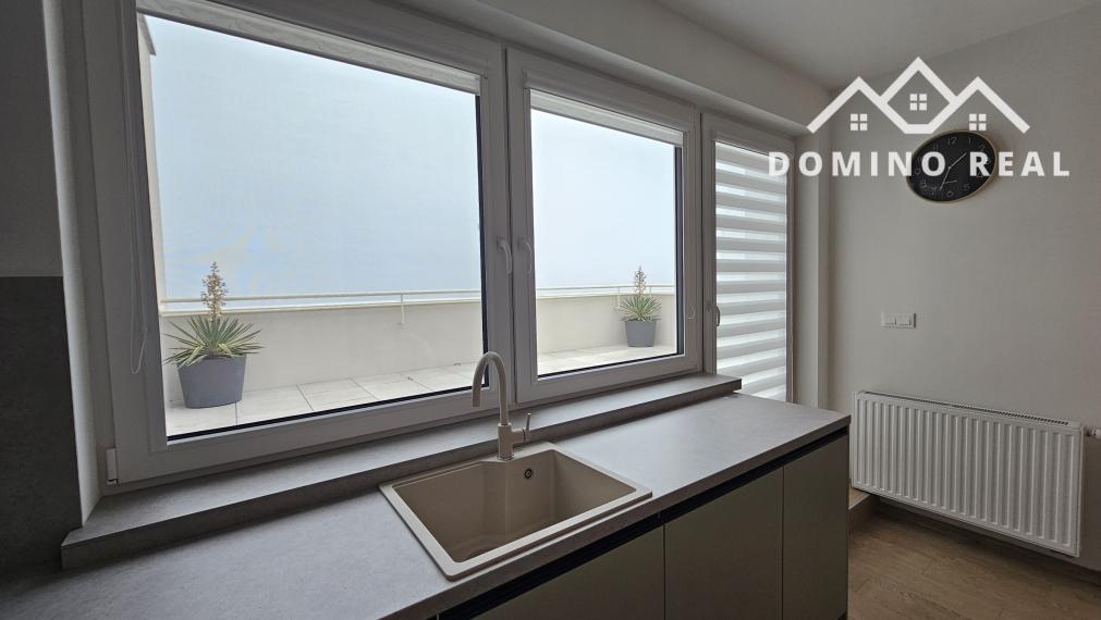 Ešte neobývaný, krásny, úplne zariadený byt s veľkou terasou