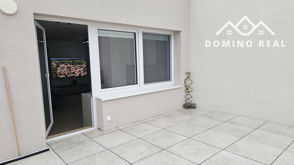 Ešte neobývaný, krásny, úplne zariadený byt s veľkou terasou