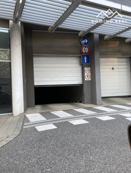 parkovacie miesto v komplexe