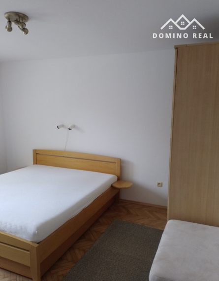 prenájom 2-izbového bytu s parkovacím miestom v centre