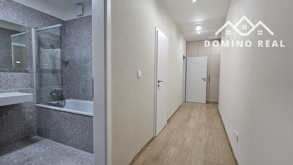 Ešte neobývaný, krásny, úplne zariadený byt s veľkou terasou