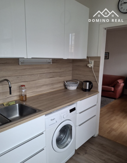 prenájom 4-izbového bytu s 3 nepriechodnými izbami