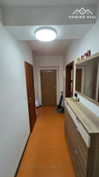 svetlý 3-izbový byt v tichej časti na predaj