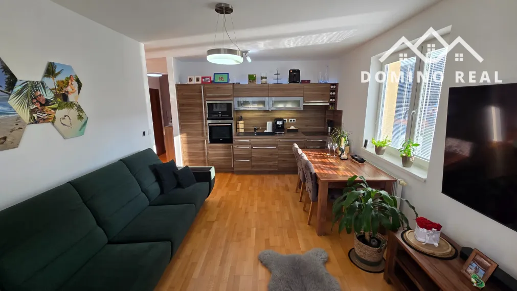 svetlý 3-izbový byt v tichej časti na predaj