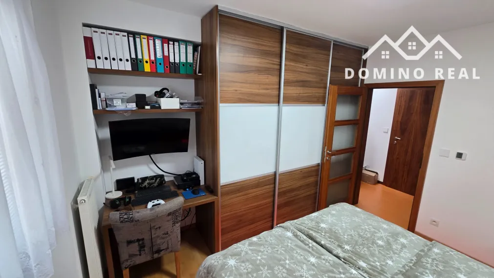 svetlý 3-izbový byt v tichej časti na predaj