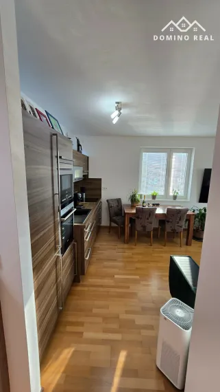 svetlý 3-izbový byt v tichej časti na predaj