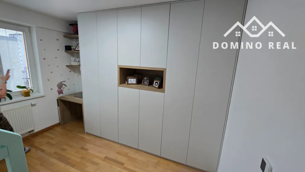 svetlý 3-izbový byt v tichej časti na predaj