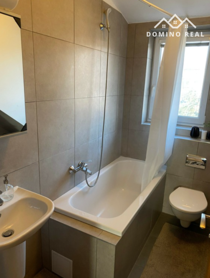 samostatný 1-izbový podkrovný byt v rodinnom dome