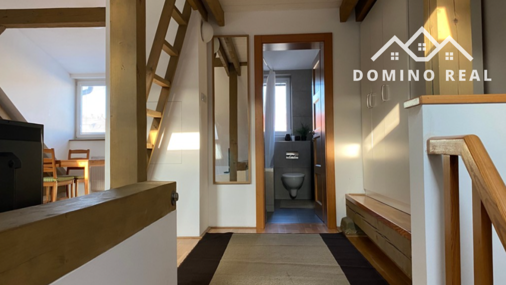 samostatný 1-izbový podkrovný byt v rodinnom dome