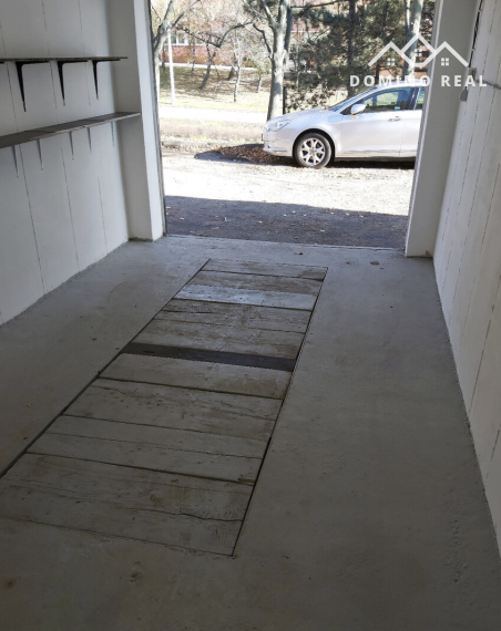 garáž v Karlovej Vsi na predaj