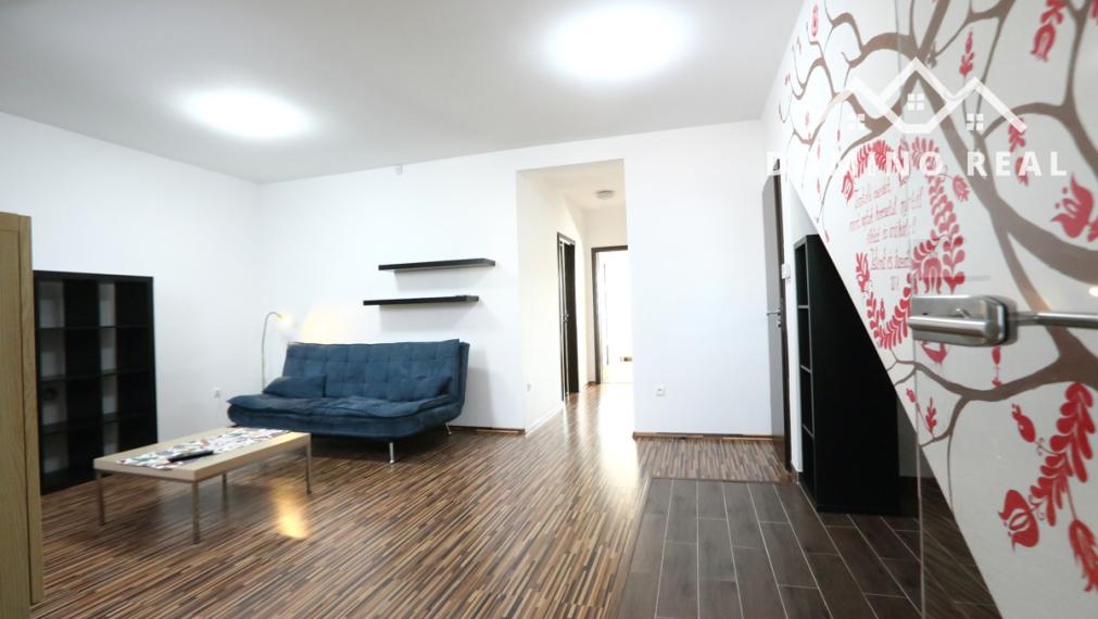 veľkomentrážny 2-izbový byt s výhodami RD s parkovaním