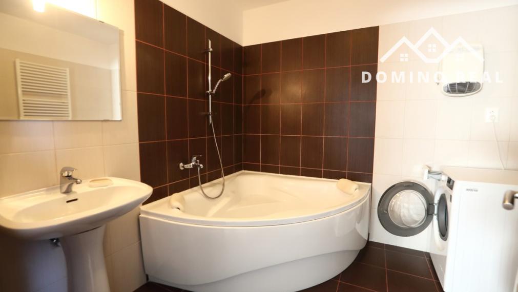 veľkomentrážny 2-izbový byt s výhodami RD s parkovaním