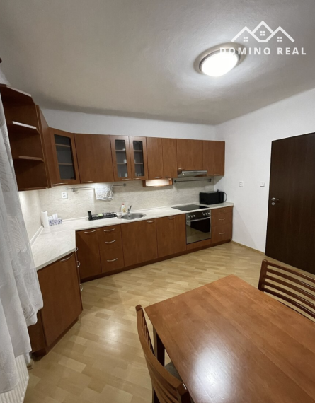 prenájom 2 izbového bytu s parkovaním vo dvore