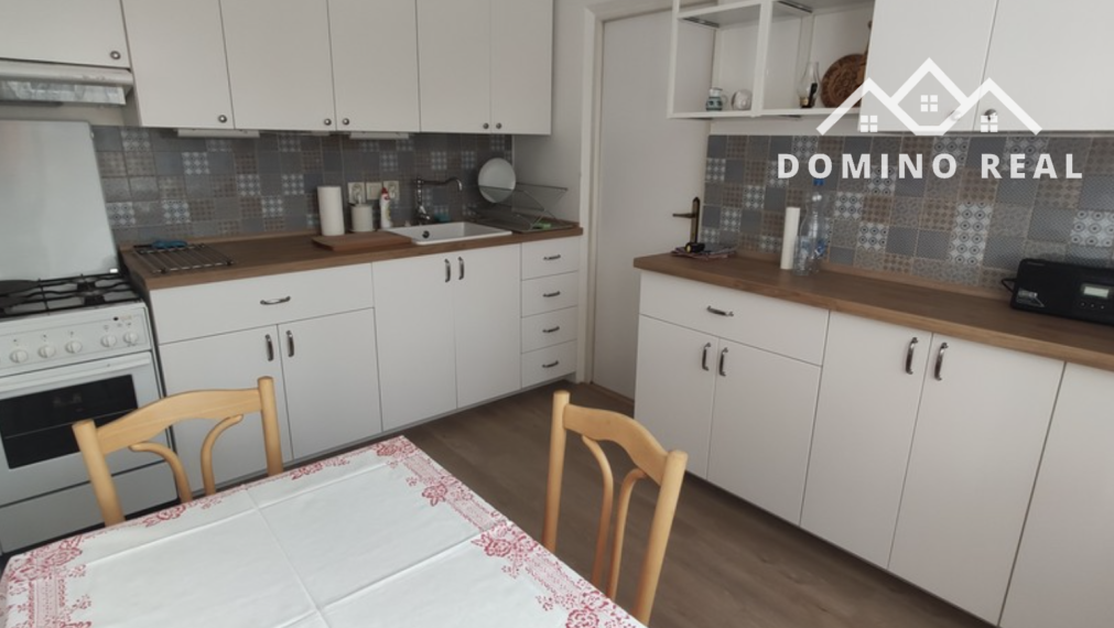 zariadený 2-izbový byt s výbornou dostupnosťou