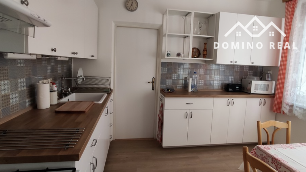 zariadený 2-izbový byt s výbornou dostupnosťou