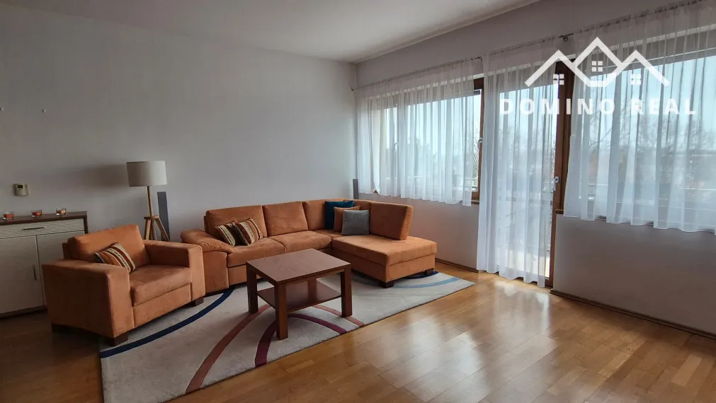 priestranný 2-izbový byt s balkónom