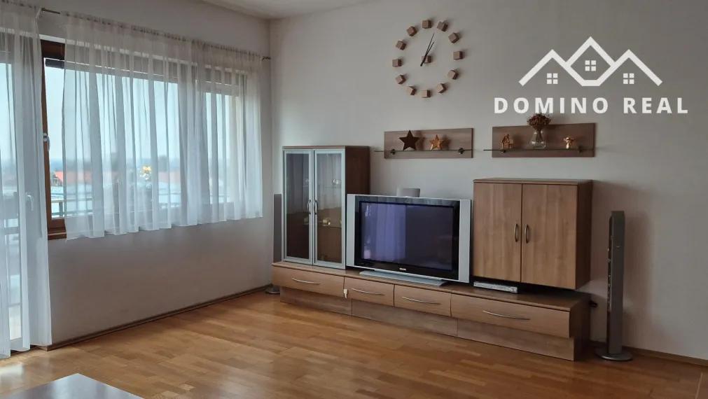 priestranný 2-izbový byt s balkónom